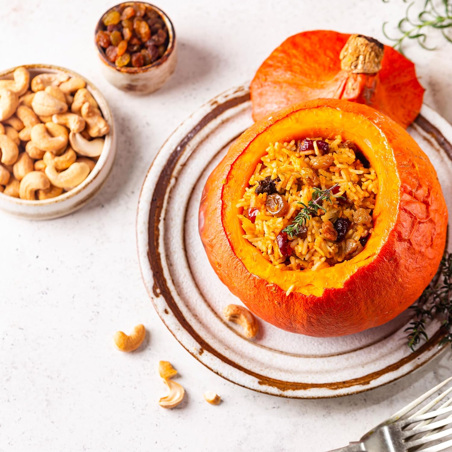 Yupik Organic Raw Cashews, 2.2 Lb (35.2 Oz), Kosher, Gluten-Free, Non-Gmo, Vegan, Whole Nuts, Unsalted, Unroasted, Source of Protein & Iron, Nutritious, Crunchy, Healthy Snacks, for Baking & Cooking